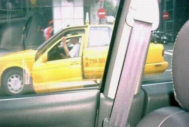 driving_safely_never_heard_of_it_640_18.jpg