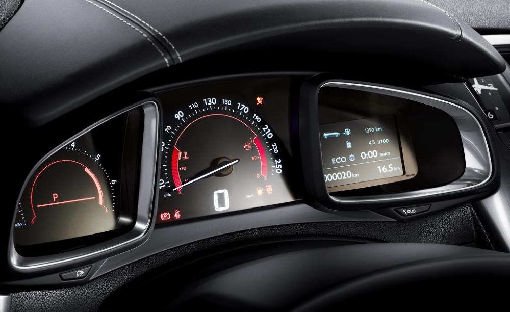 170110_DS5_interior_04.jpg