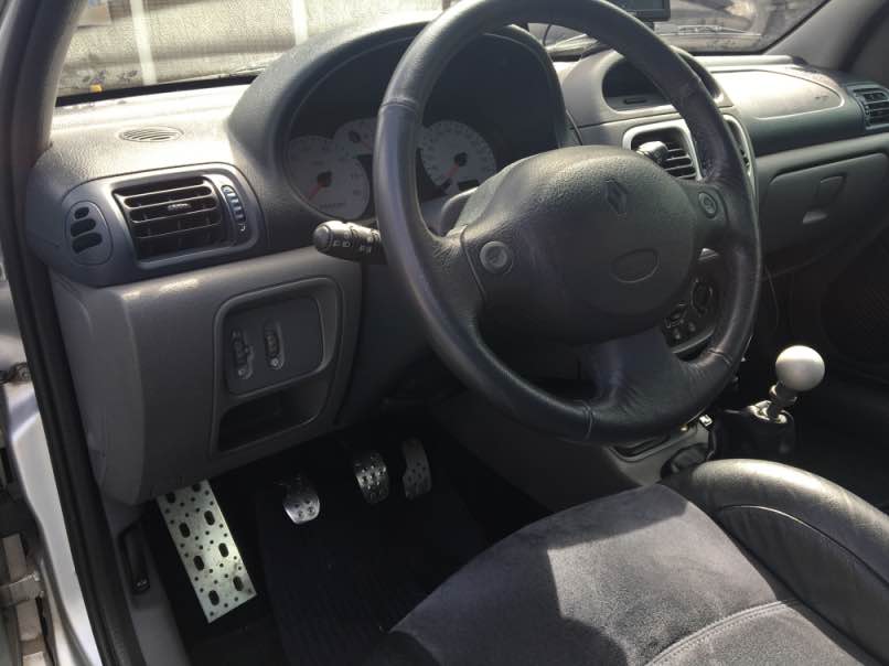 clio1004.jpg