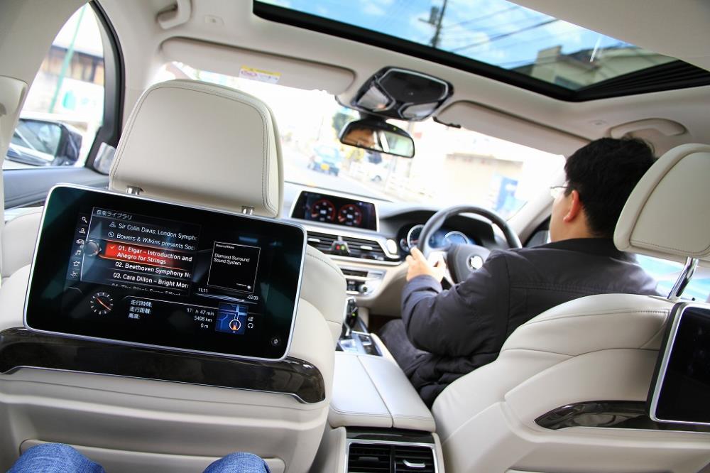 BMW7-07.jpg