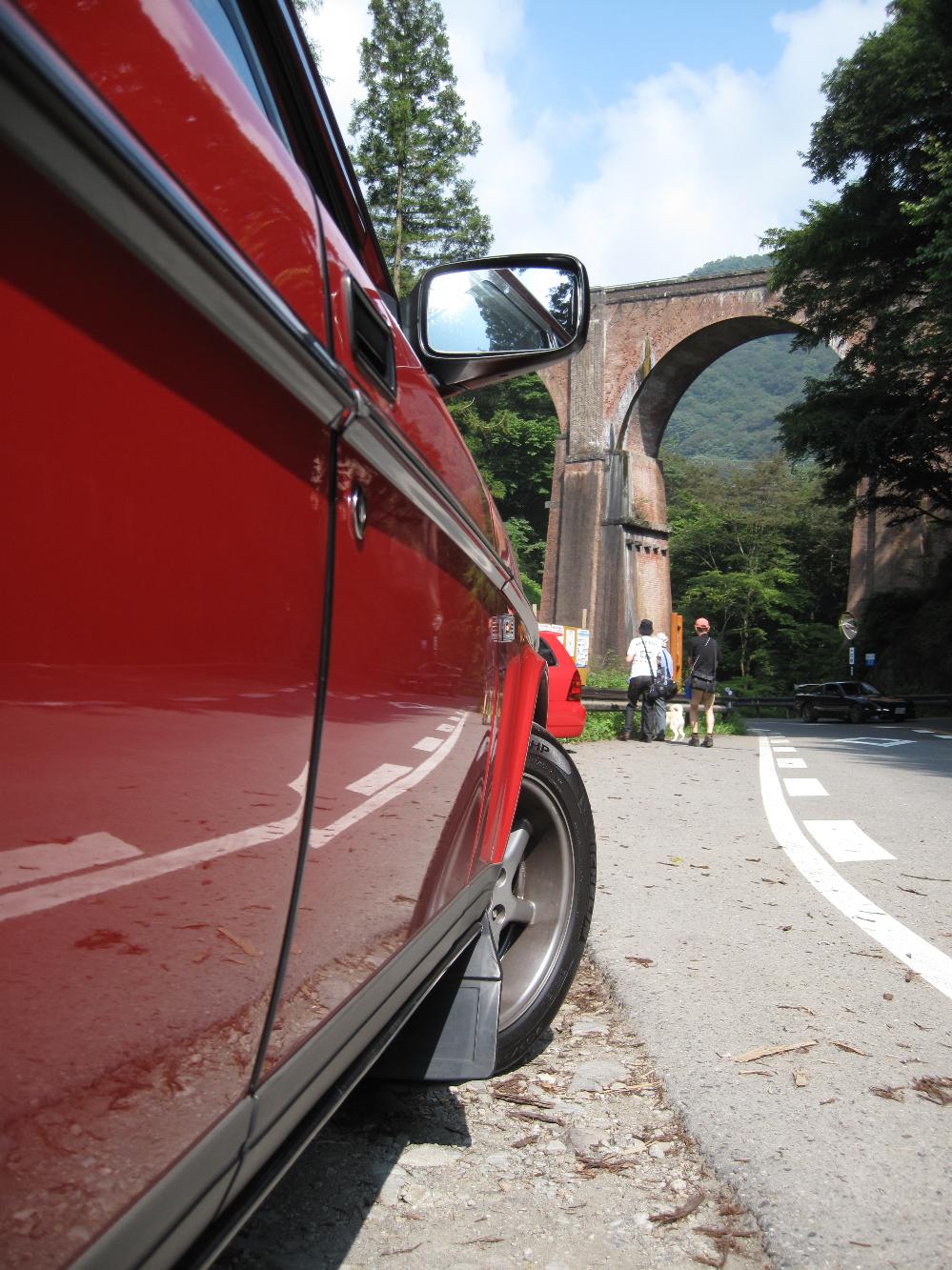 VOLVO２４０、横軽の碓氷第３橋梁（『めがね橋』）にて