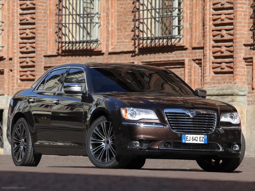 Lancia-Thema-2012-29.jpg