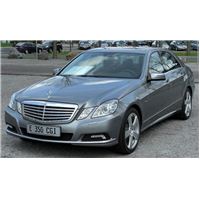 Mercedes_E_350_CGI_BlueEFFICIENCY_Avantgarde_(W212)_front_20100402.jpg