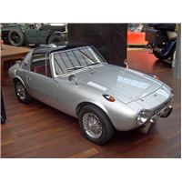 Toyota_Sports_800_1965-1969_frontright_2009-10-04.jpg