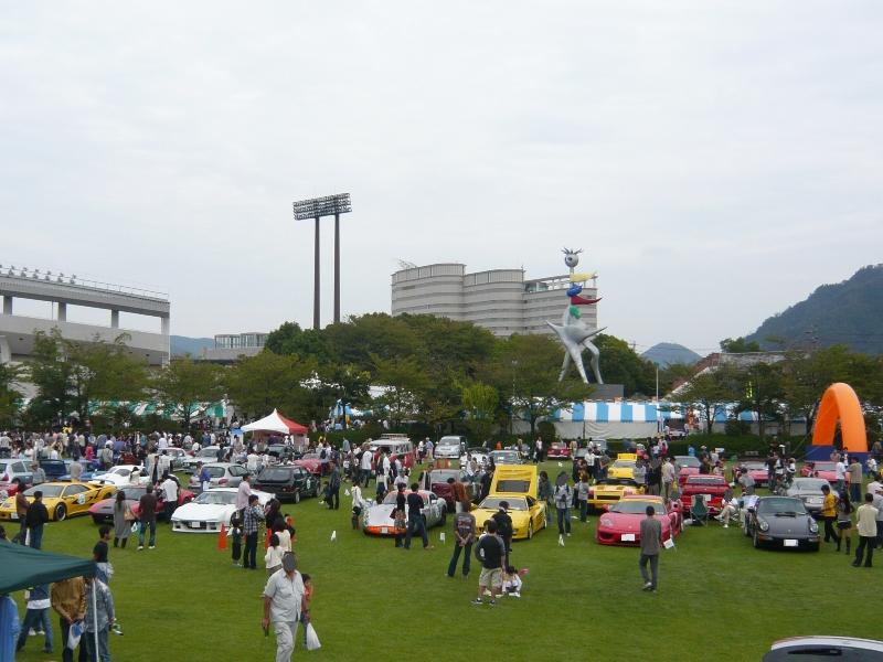 コルモラーニ　2007年の時の様子　　芝生の上に車が展示されて自由に見れます