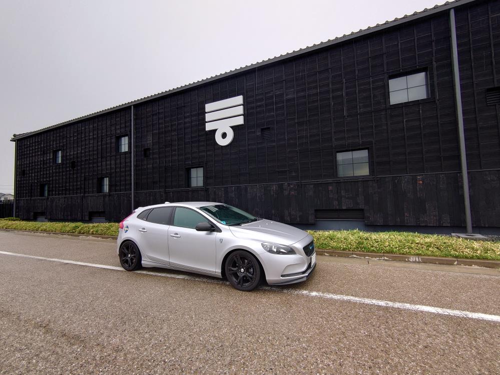 V40