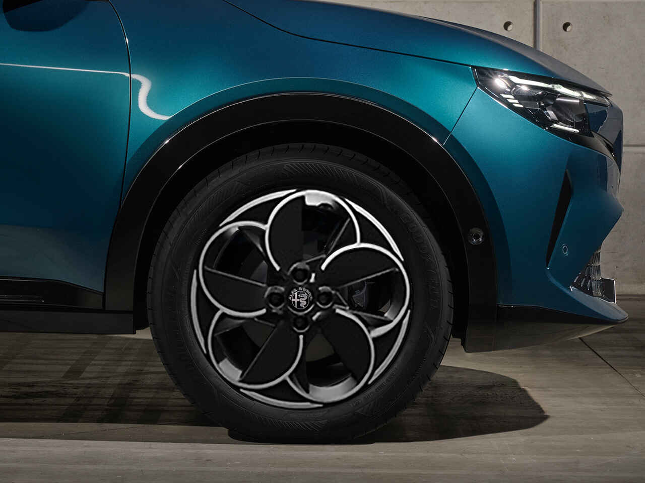 18-inch aluminum wheels(2).jpg