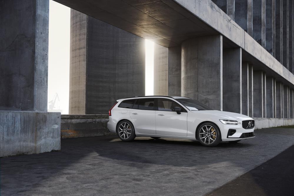 1.-V60-Recharge-Polestar-Engineered_Exterior-image-2.jpg