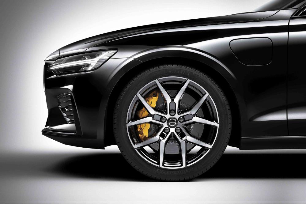 10-V60-Recharge-Polestar-Engineered_Wheel.jpg