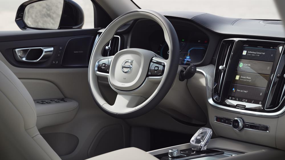 7.V60-Ultimate-B4-Dark-Edtion_Interior.jpg