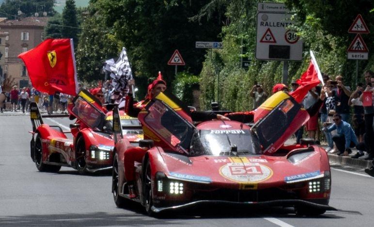 maranello-in-festa-ritorno-trionfale-per-la-ferrari-499p-dalla-24h-di-le-mans-15082-1.jpg