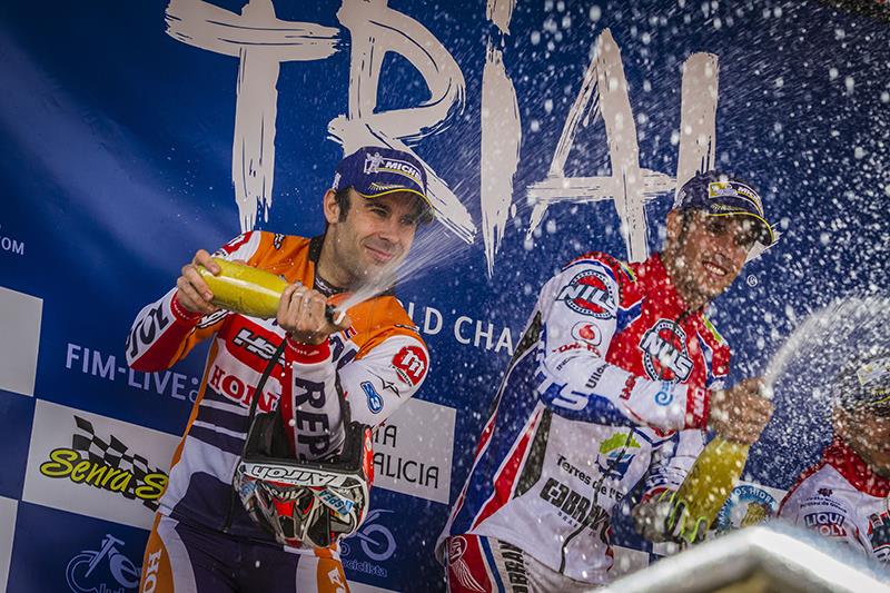 TeamHRC15_RepsolHondaTeam_r9_Bou_9273_ps.jpg