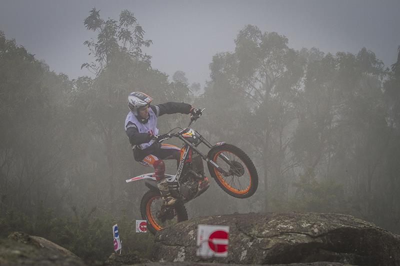 TeamHRC15_RepsolHondaTeam_r9_Busto_9127_ps.jpg