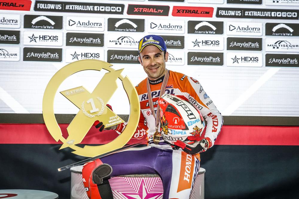 X-Trial19_r6_Podium_3676_ps-2.jpg